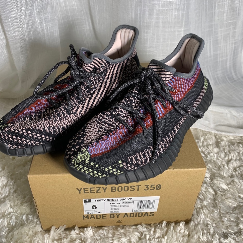 Yeezy Boost 350 v2 Yecheil size 6 Reflective Laces